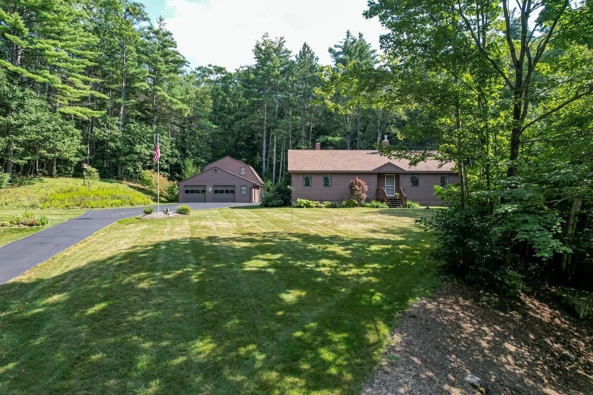 13 Evans Road Hebron NH 03241