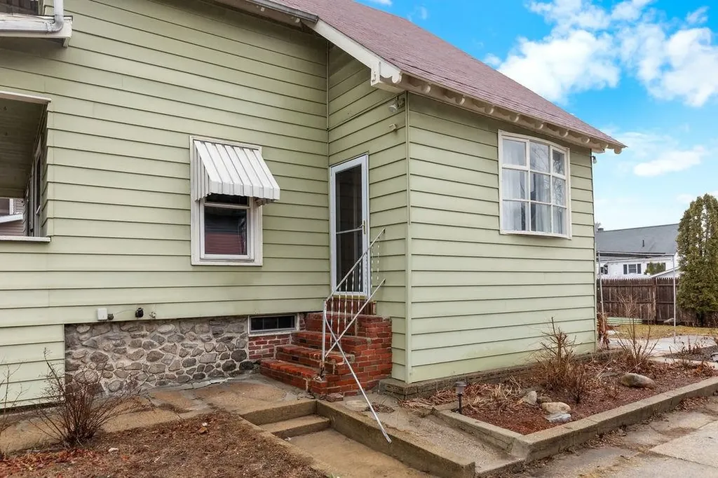 36 S Maple Street Manchester NH 03103