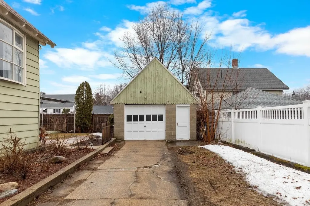 36 S Maple Street Manchester NH 03103