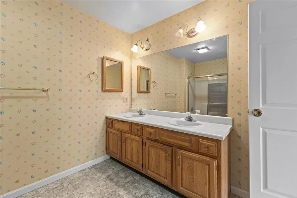 16 Clover Drive Essex VT 05452