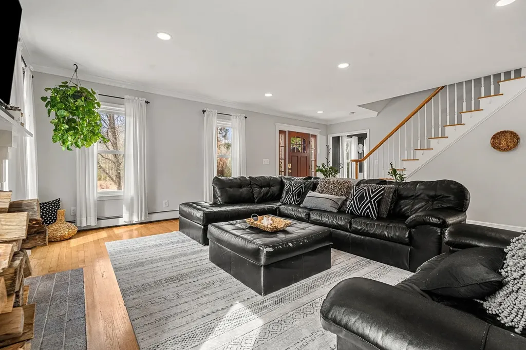 71 Deerwood Hollow Chester NH 03036