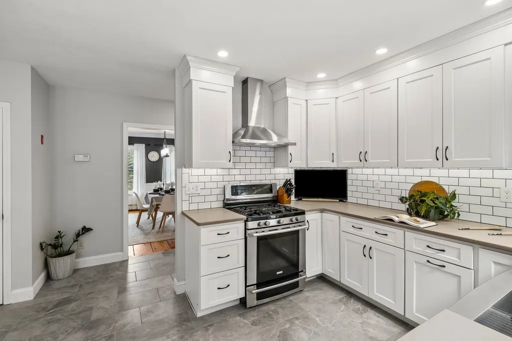 71 Deerwood Hollow Chester NH 03036