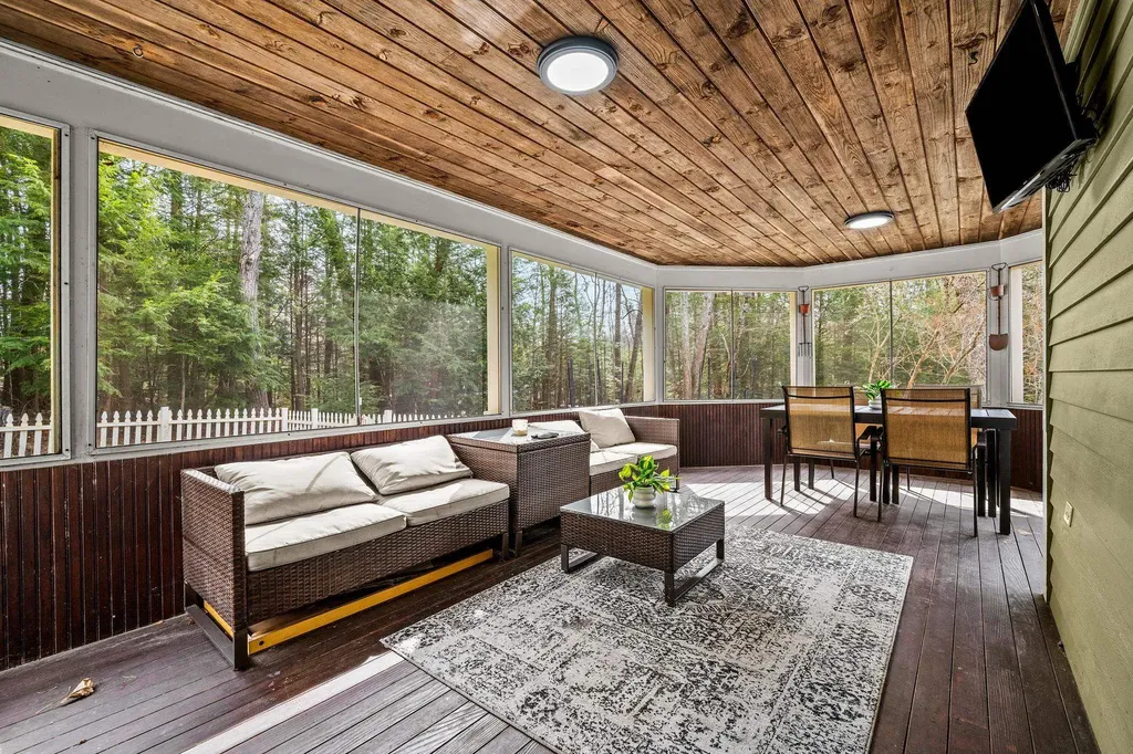 71 Deerwood Hollow Chester NH 03036