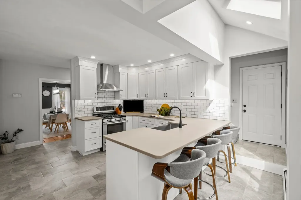 71 Deerwood Hollow Chester NH 03036