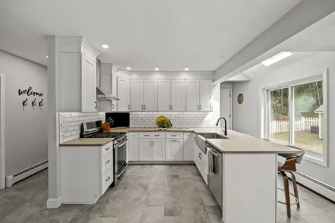 71 Deerwood Hollow Chester NH 03036