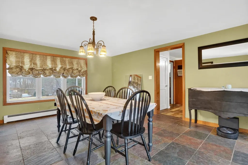 6 Homestead Drive Derry NH 03038