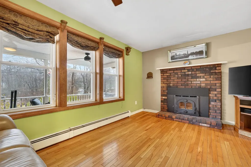6 Homestead Drive Derry NH 03038