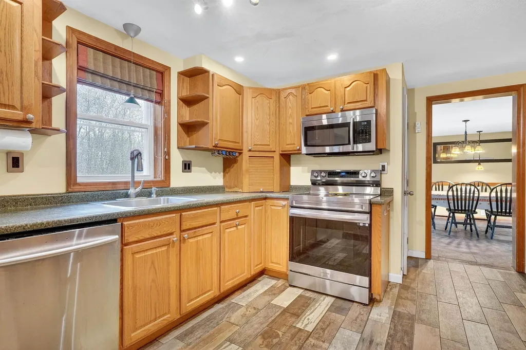 6 Homestead Drive Derry NH 03038