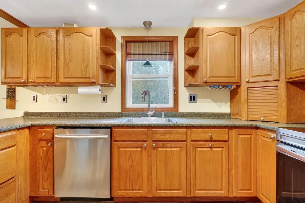 6 Homestead Drive Derry NH 03038