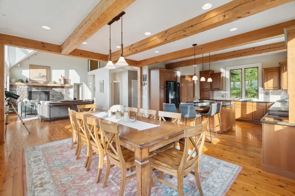 237 Points North Road Stowe VT 05672