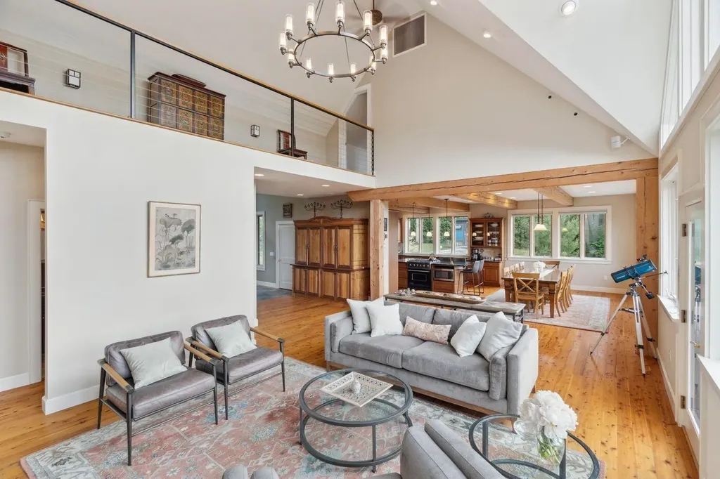 237 Points North Road Stowe VT 05672