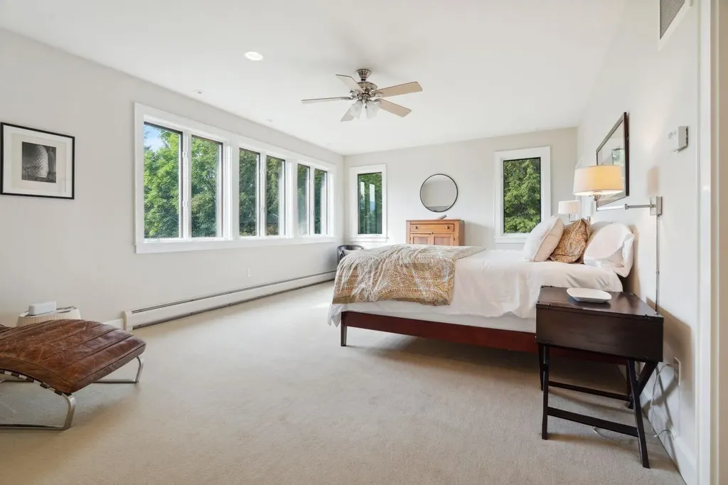 237 Points North Road Stowe VT 05672