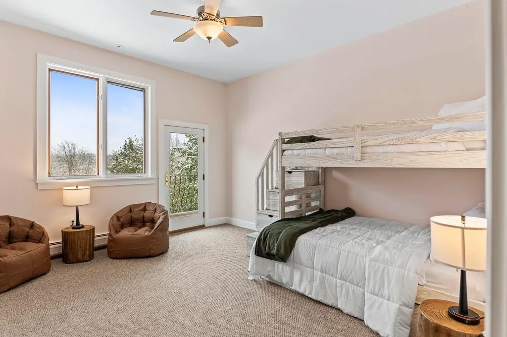 237 Points North Road Stowe VT 05672