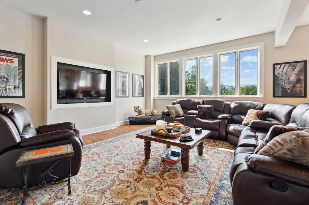 237 Points North Road Stowe VT 05672