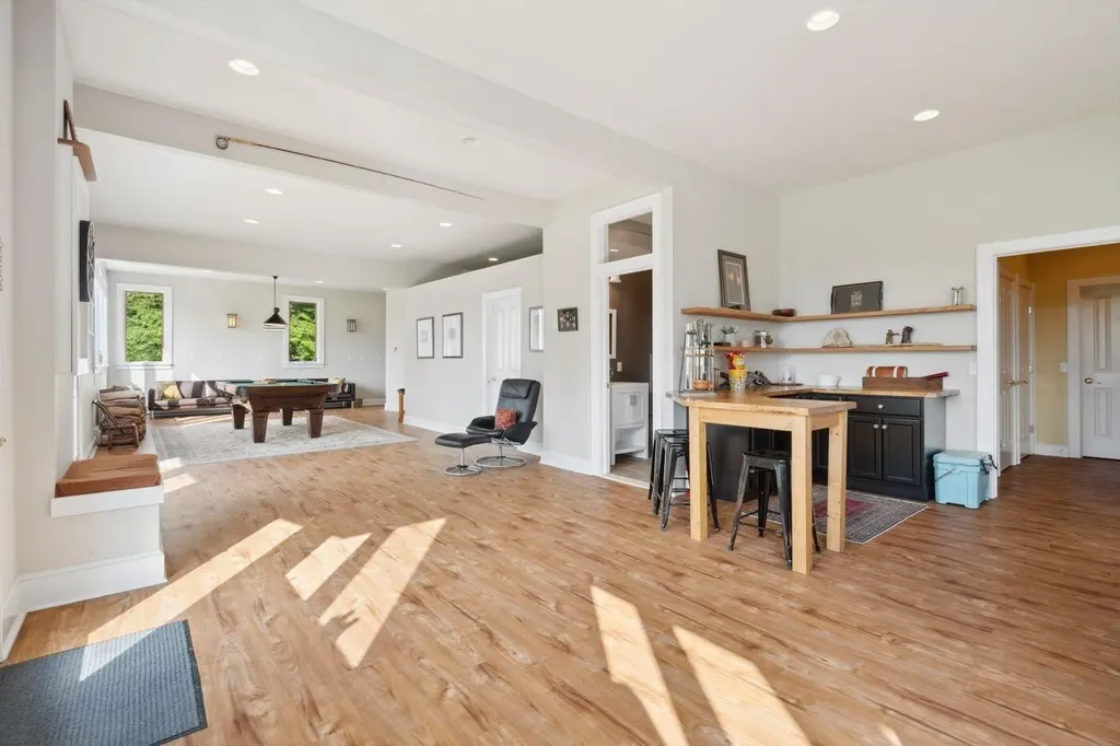 237 Points North Road Stowe VT 05672