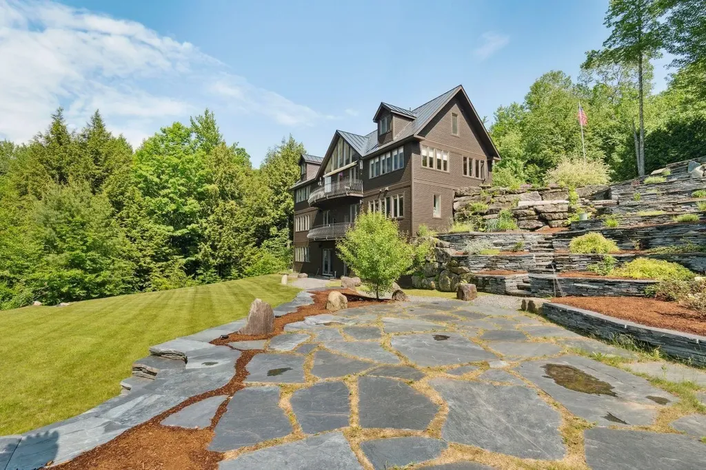 237 Points North Road Stowe VT 05672