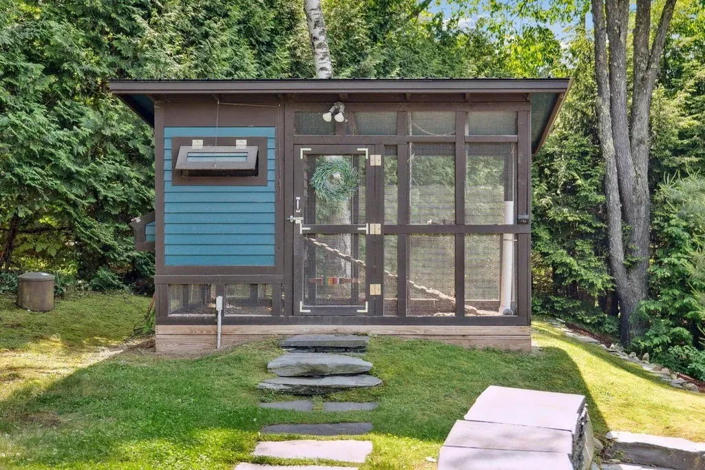 237 Points North Road Stowe VT 05672