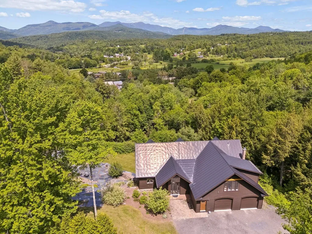 237 Points North Road Stowe VT 05672
