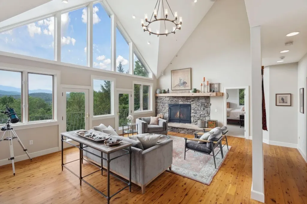 237 Points North Road Stowe VT 05672