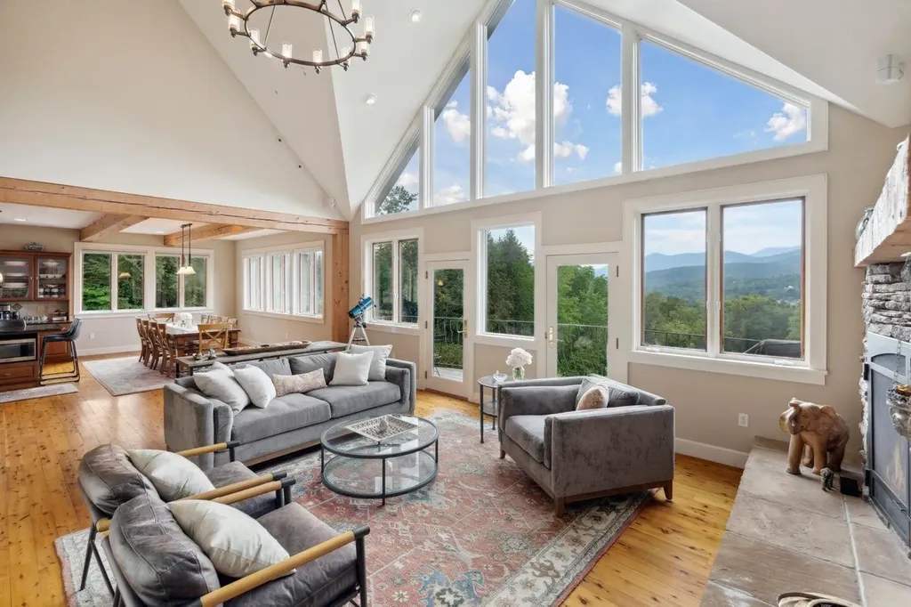 237 Points North Road Stowe VT 05672