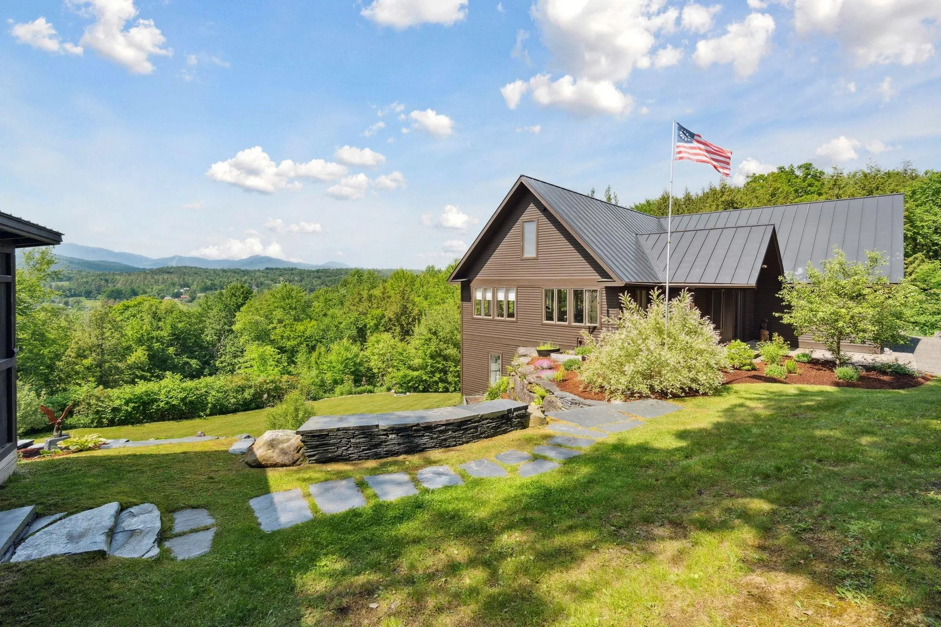 237 Points North Road Stowe VT 05672