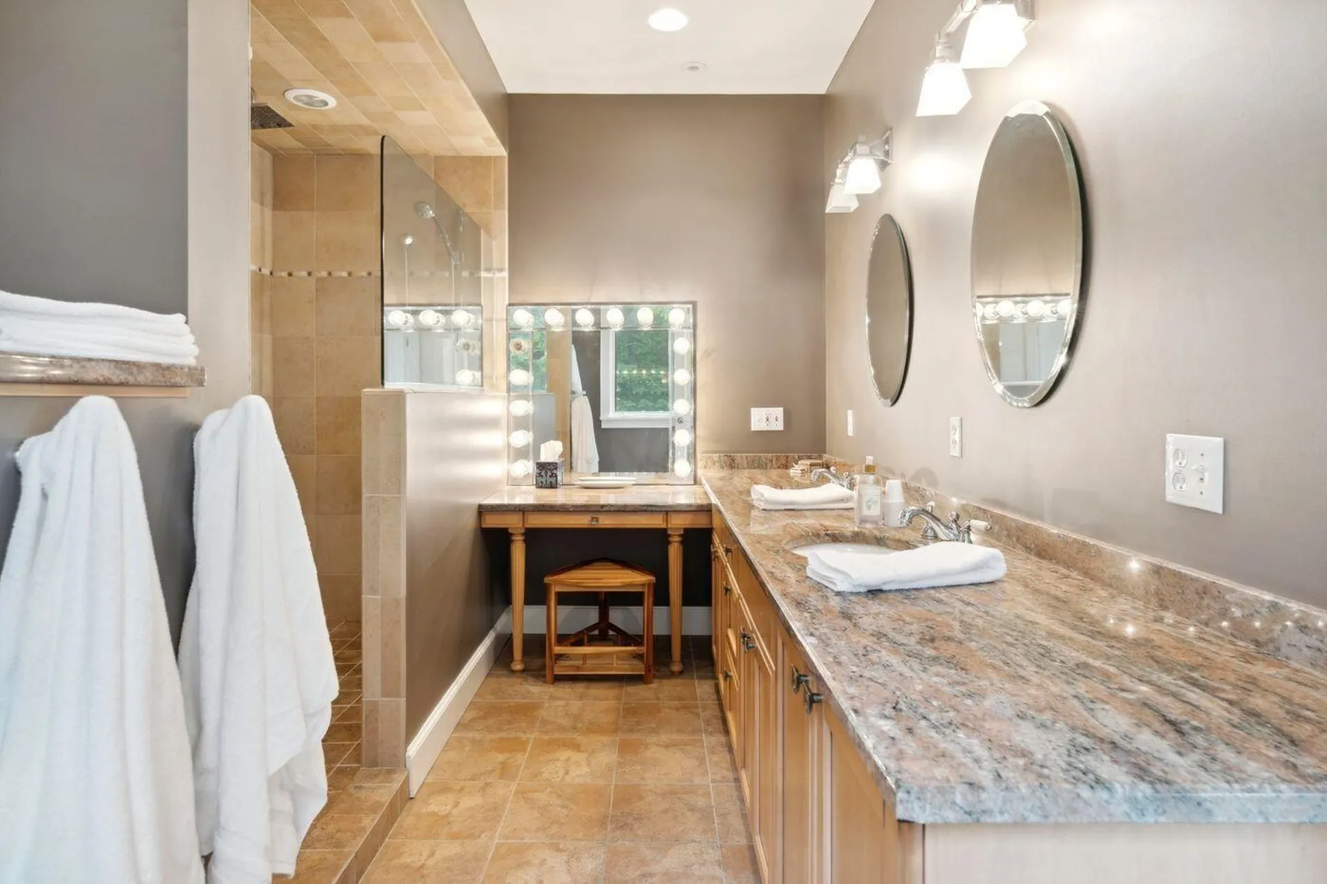 237 Points North Road Stowe VT 05672