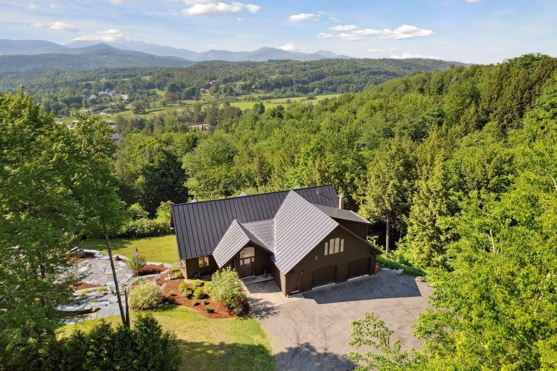 237 Points North Road Stowe VT 05672