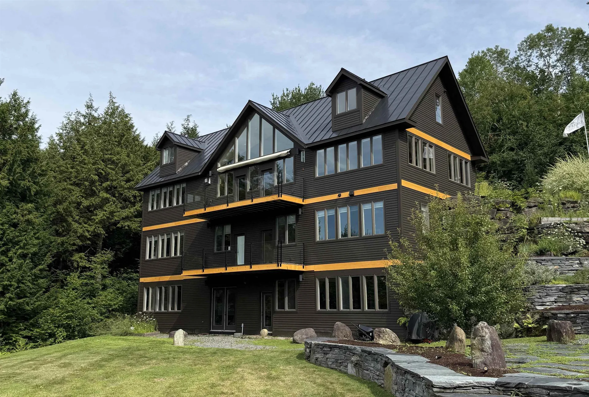 237 Points North Road Stowe VT 05672