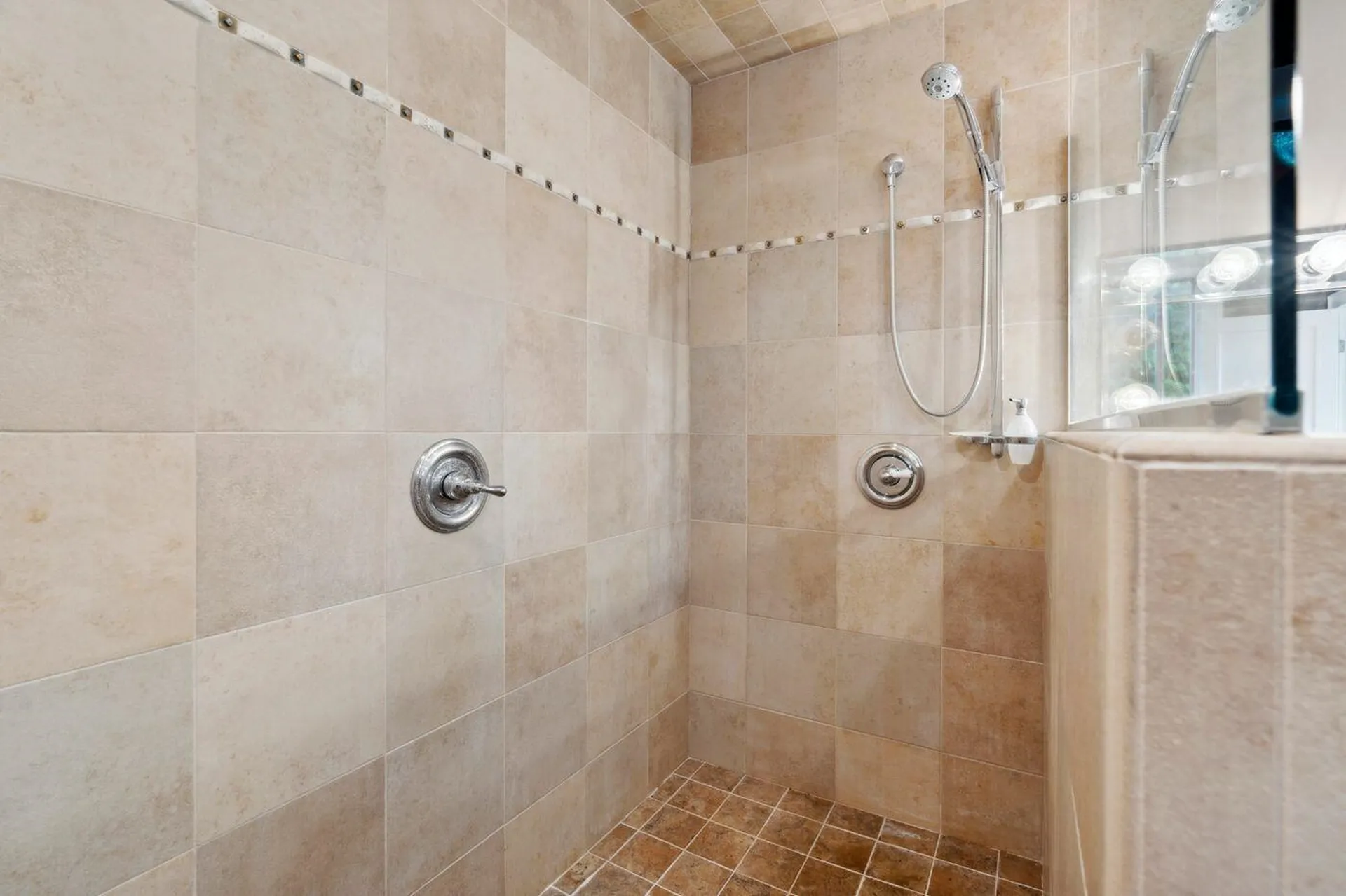 237 Points North Road Stowe VT 05672