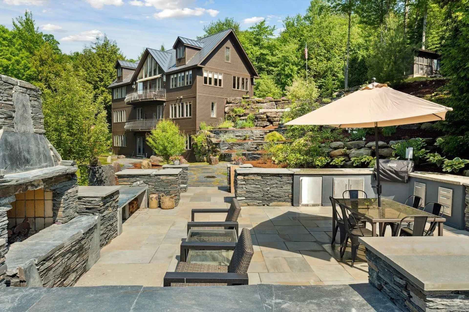 237 Points North Road Stowe VT 05672