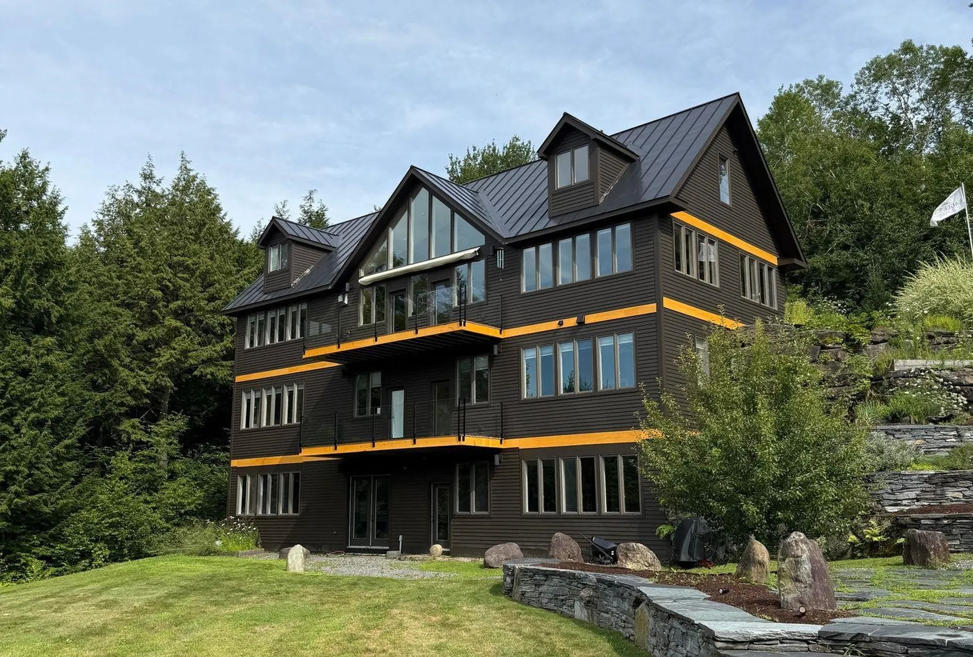 237 Points North Road Stowe VT 05672