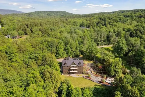 237 Points North Road Stowe VT 05672