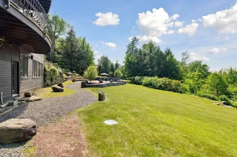 237 Points North Road Stowe VT 05672