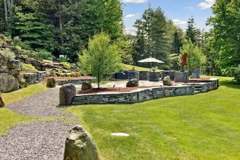 237 Points North Road Stowe VT 05672