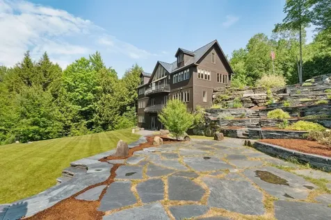 237 Points North Road Stowe VT 05672