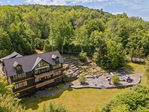 237 Points North Road Stowe VT 05672