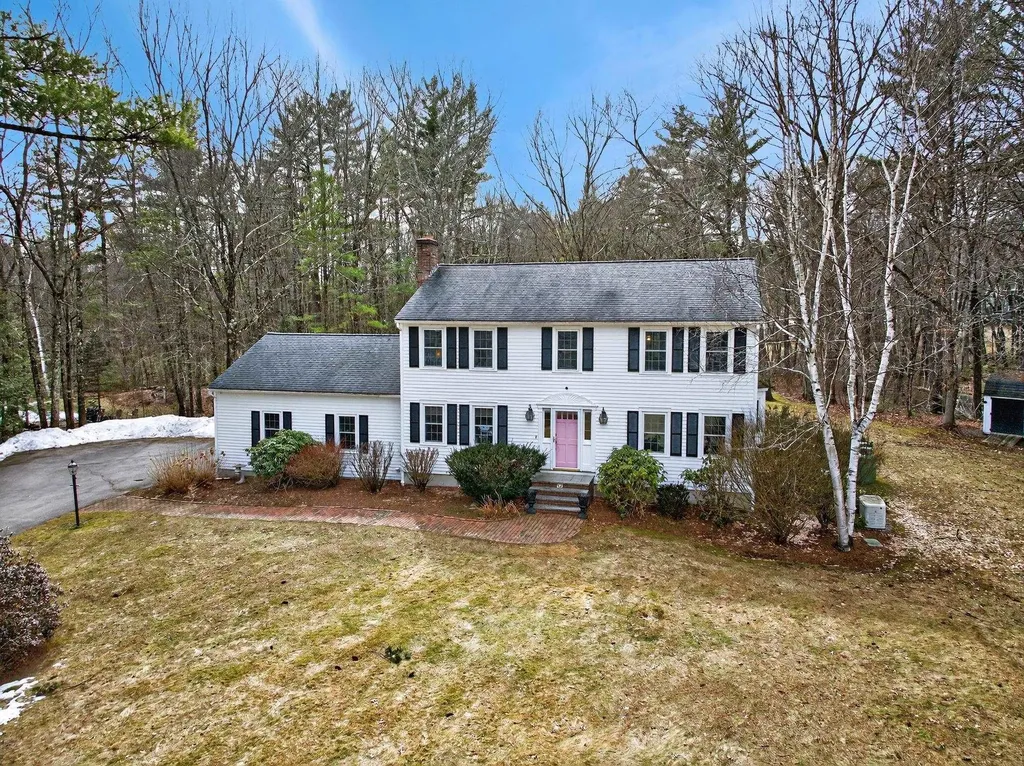 17 Kent Street Windham NH 03087