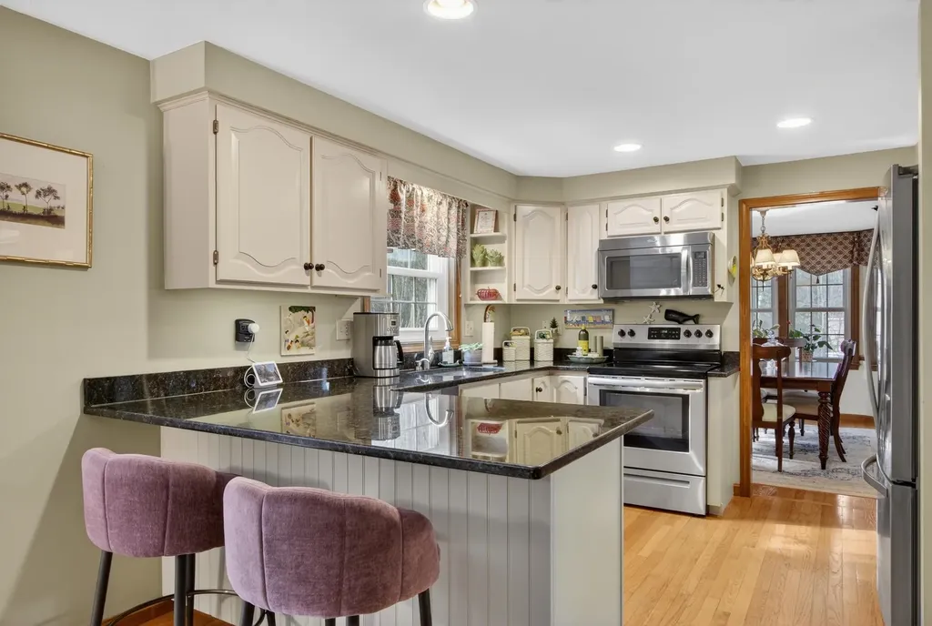 17 Kent Street Windham NH 03087