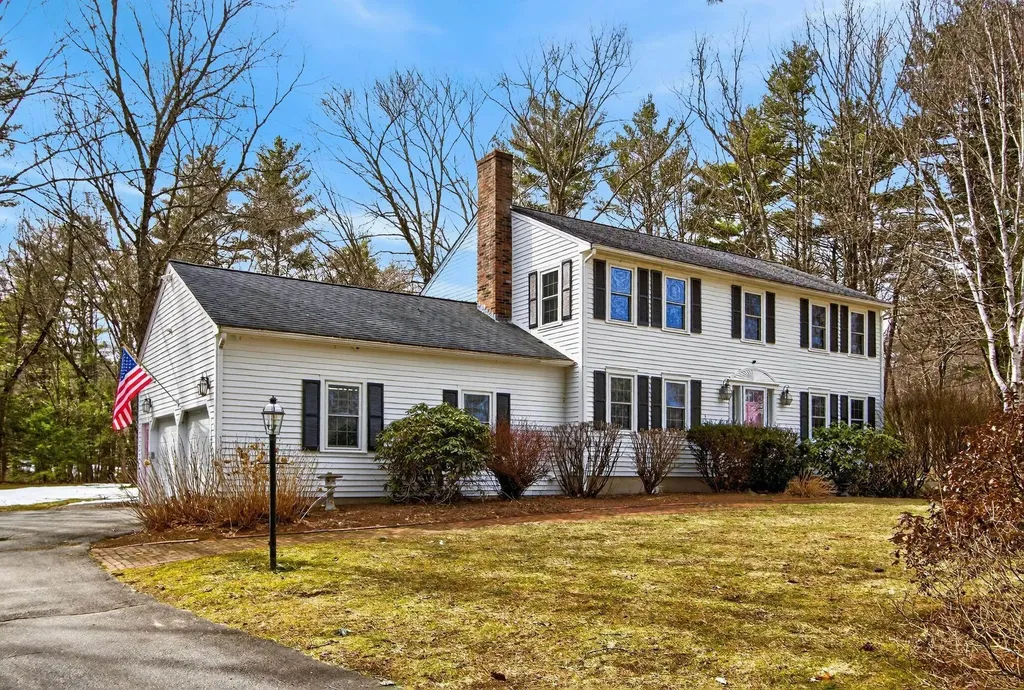 17 Kent Street Windham NH 03087