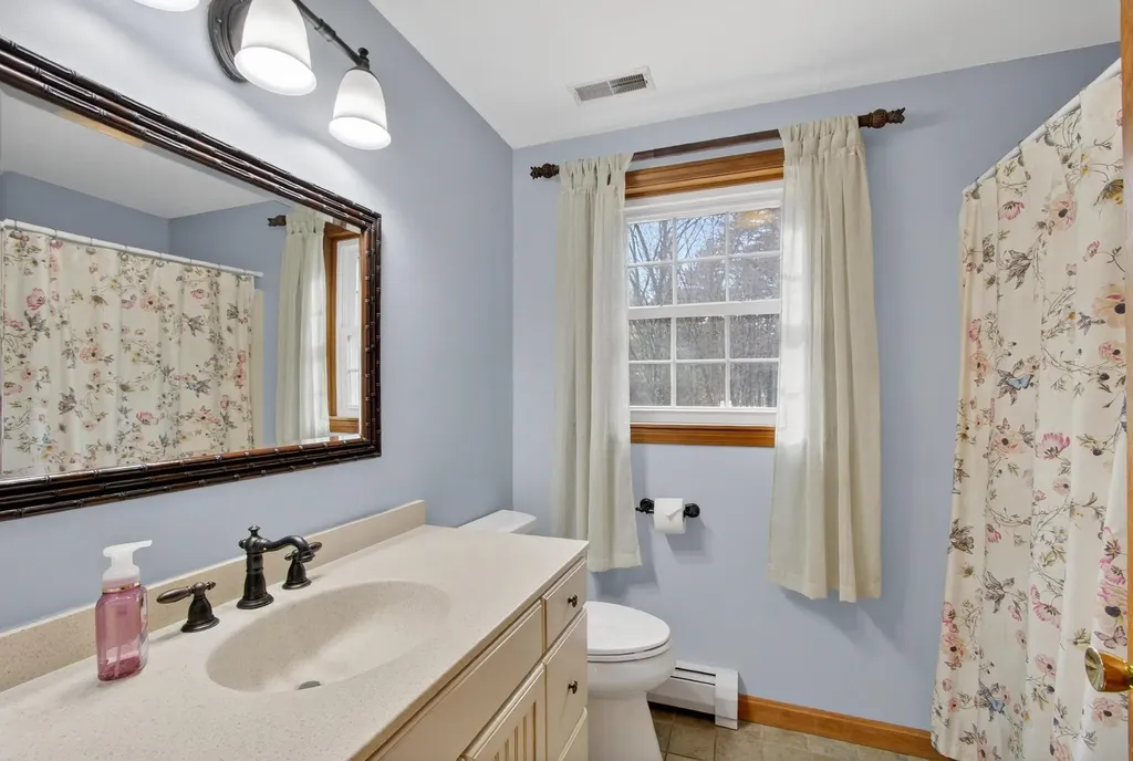 17 Kent Street Windham NH 03087