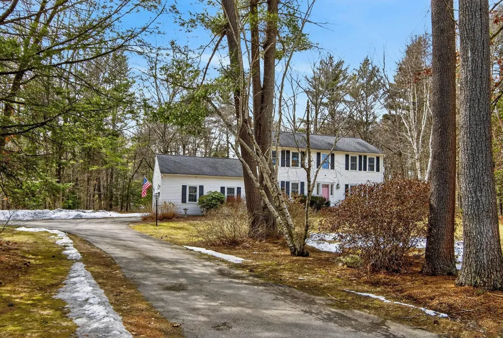 17 Kent Street Windham NH 03087