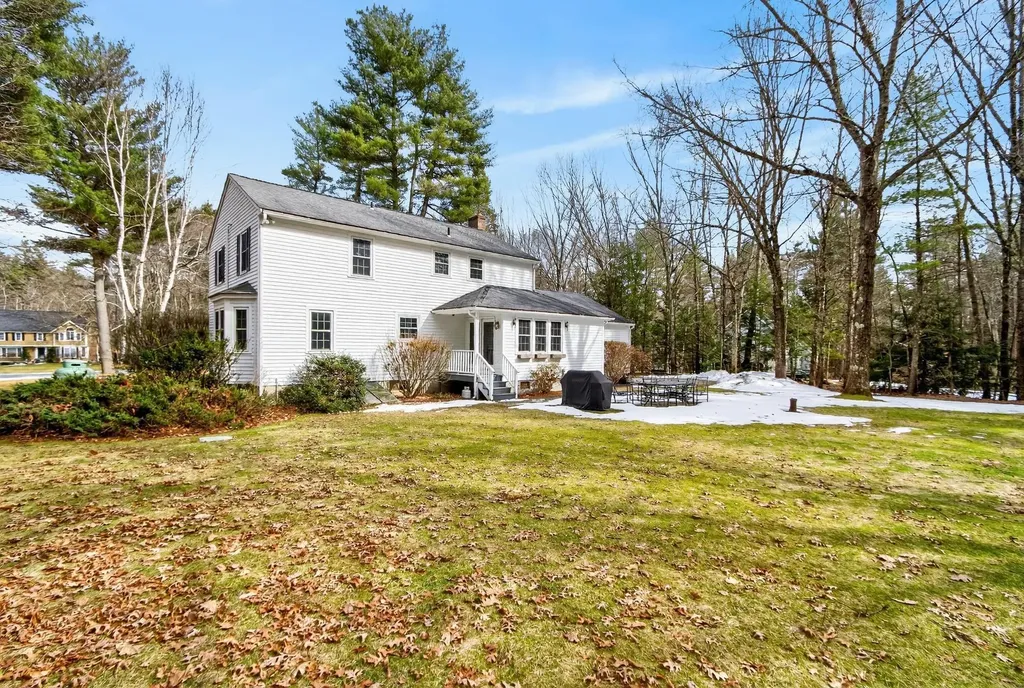 17 Kent Street Windham NH 03087
