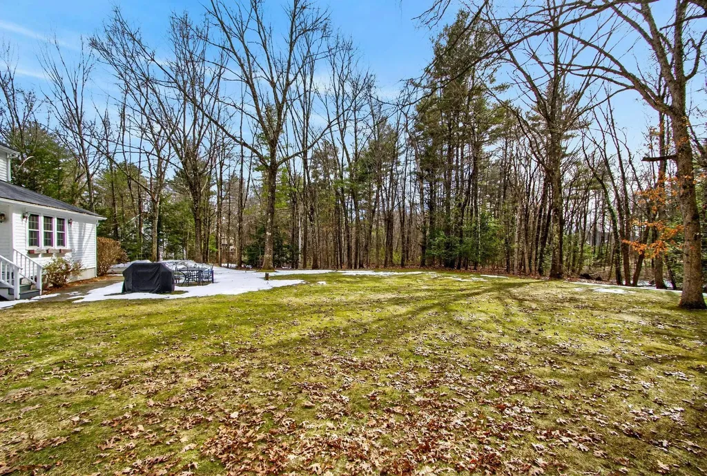 17 Kent Street Windham NH 03087