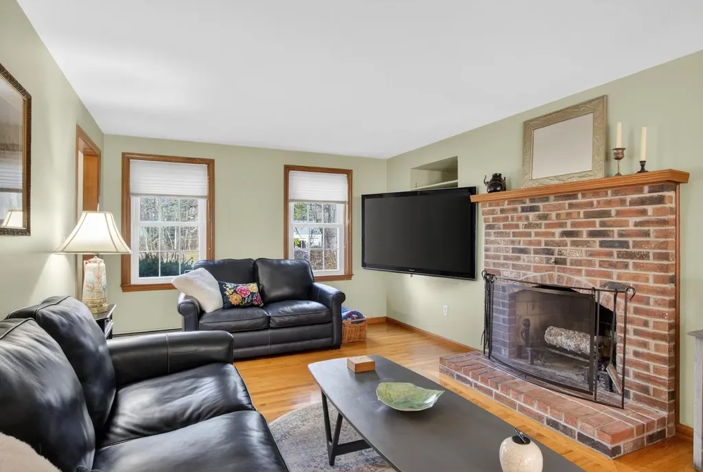 17 Kent Street Windham NH 03087