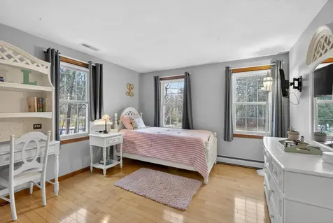 17 Kent Street Windham NH 03087