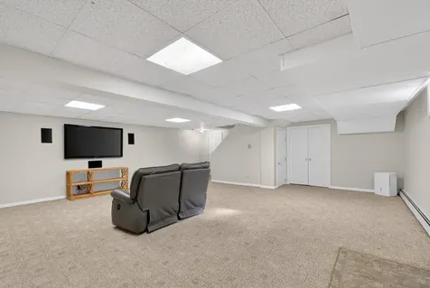 17 Kent Street Windham NH 03087