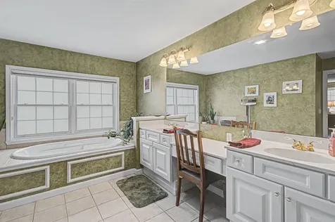 7 Debra Drive Essex VT 05452