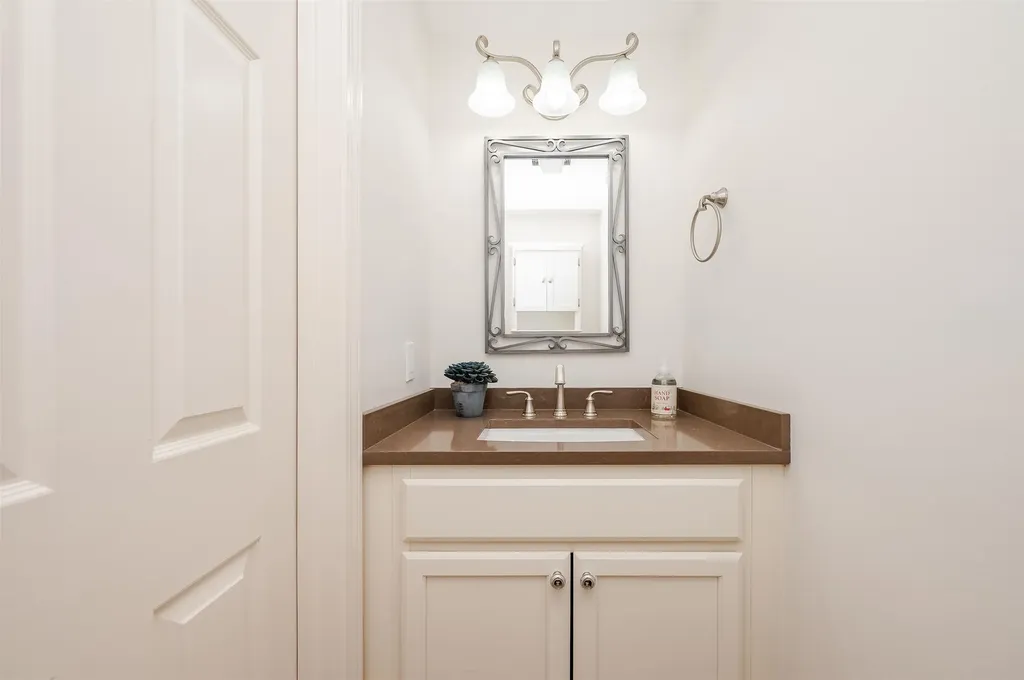 61 Spinnaker Way Portsmouth NH 03801