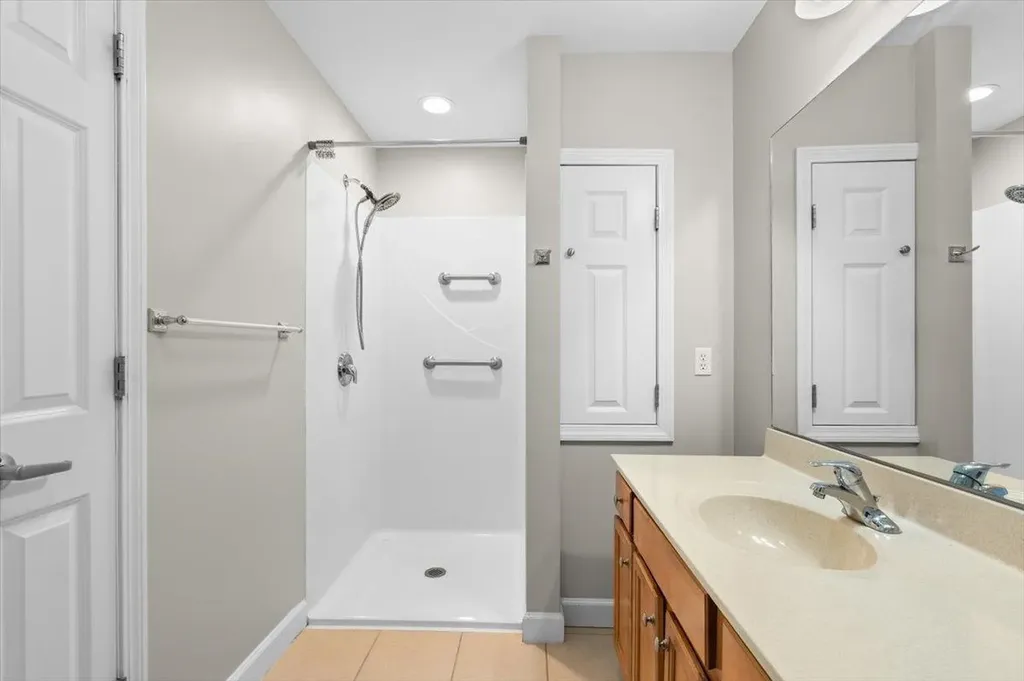 33 Naomis Way Colchester VT 05446
