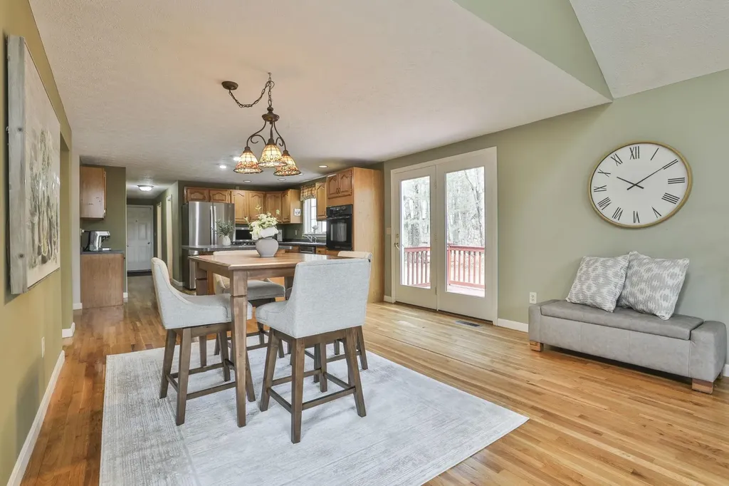 24 Captain Seaver Road Brookline NH 03033